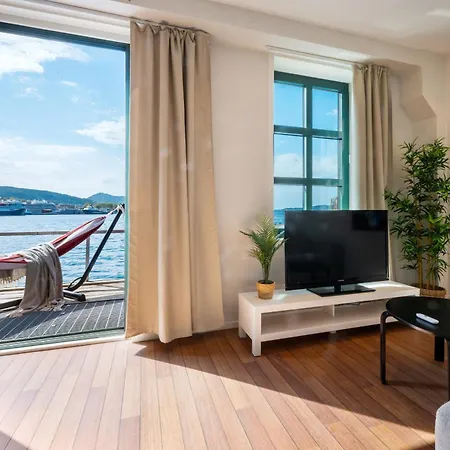 Apartman New! Sea Front Apt. With Terrace Above The Sea! Bergen